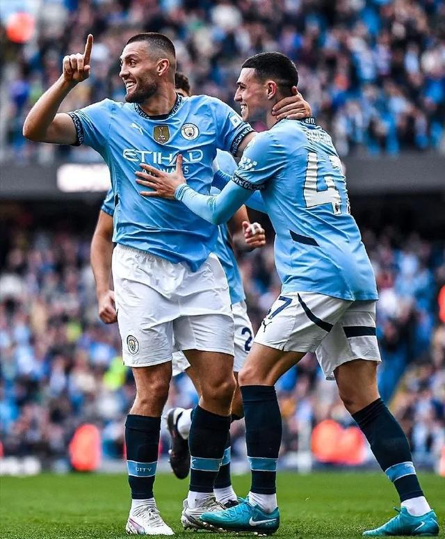 今晨曼城备战意甲；手感冰凉细节曝光；悬念犹存；纪律约束更严格的简单介绍