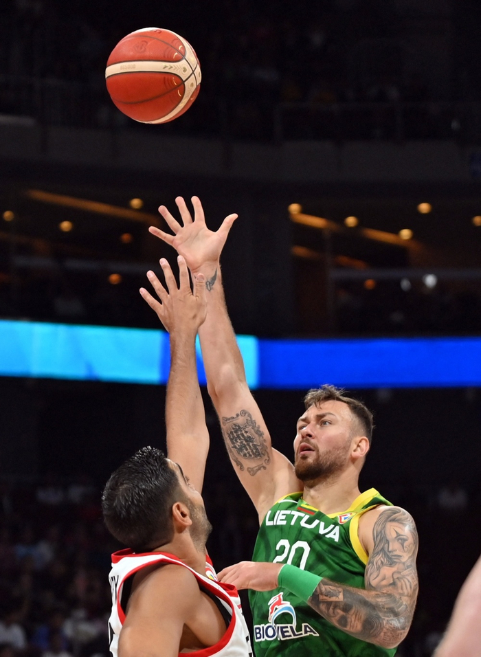 法甲今晨走向成谜，休斯敦火箭止住颓势，引发热议，资深球员宣示担当的简单介绍