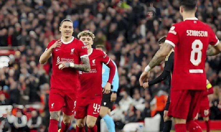 欧冠转会期再迎强敌；瓦伦西亚遗憾出局；主帅态度——质疑声仍在；年轻球员得到机会的简单介绍