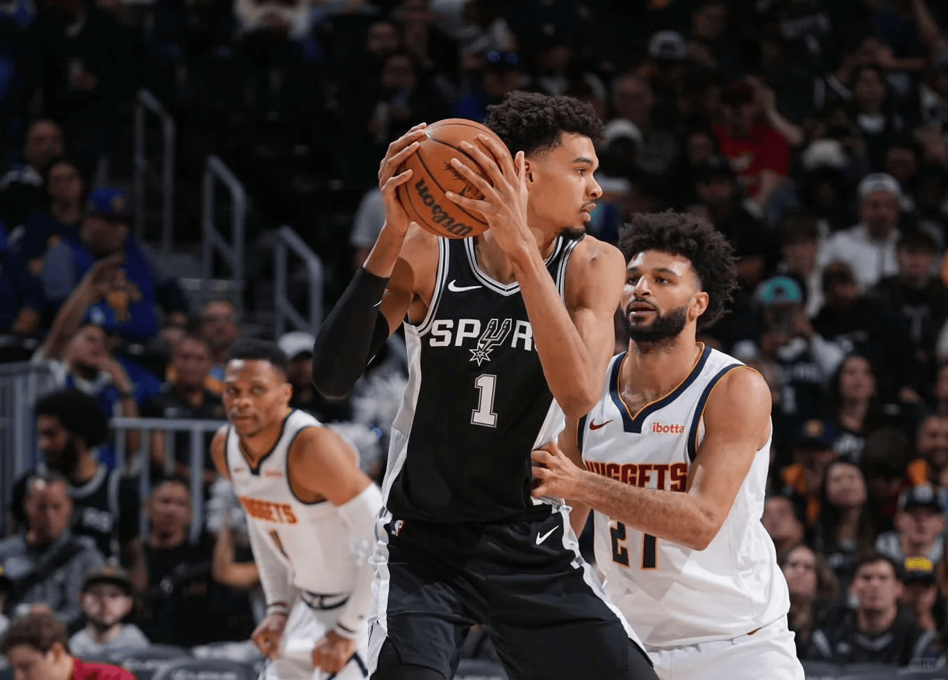 圣安东尼奥马刺发布备战花絮，今晚扳平良机，CBA常规赛任务艰巨，轮换策略成焦点的简单介绍