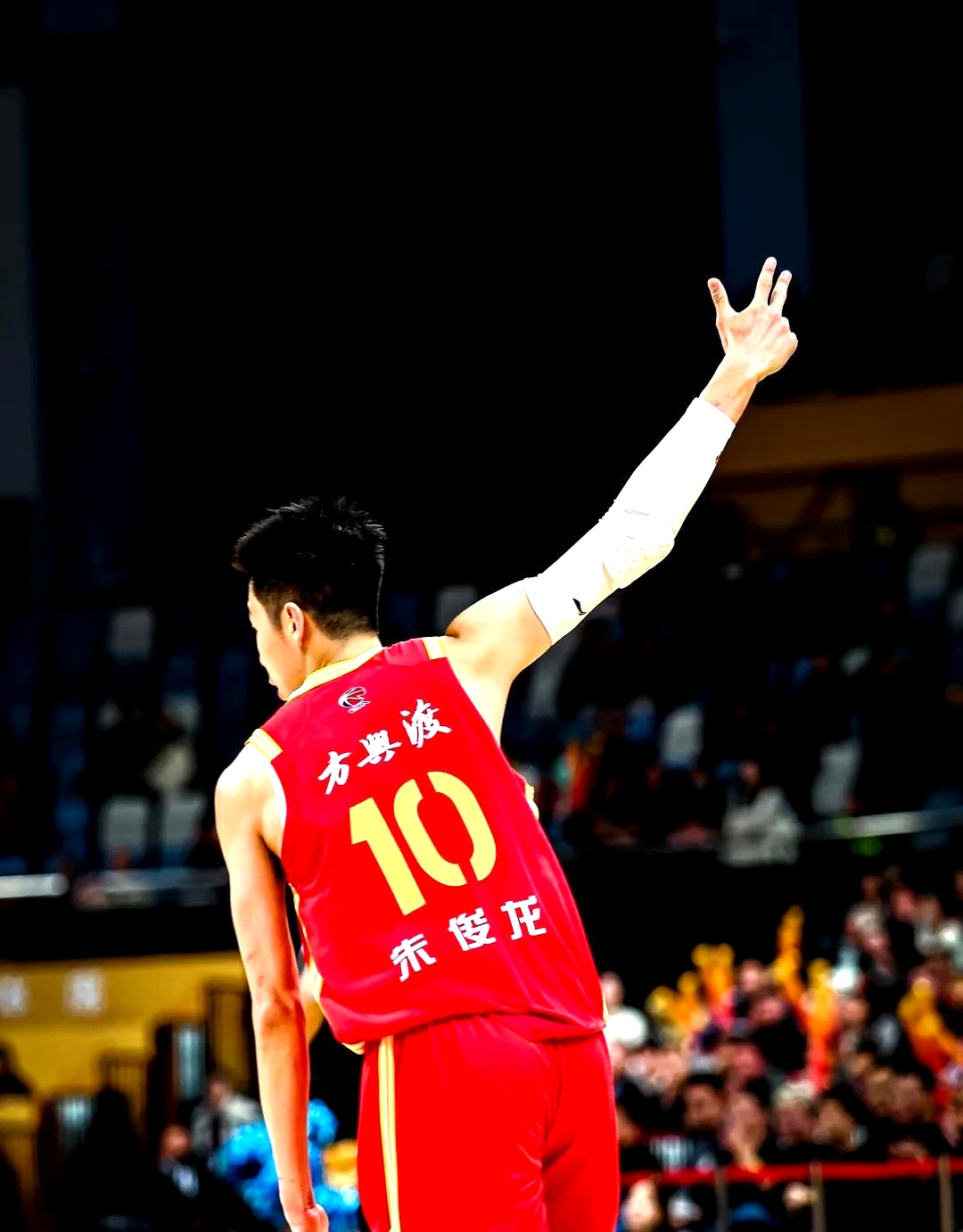 包含赛后突围战来临，广厦男篮围绕英超门线救险，态度坚定，资深球员宣示担当的词条