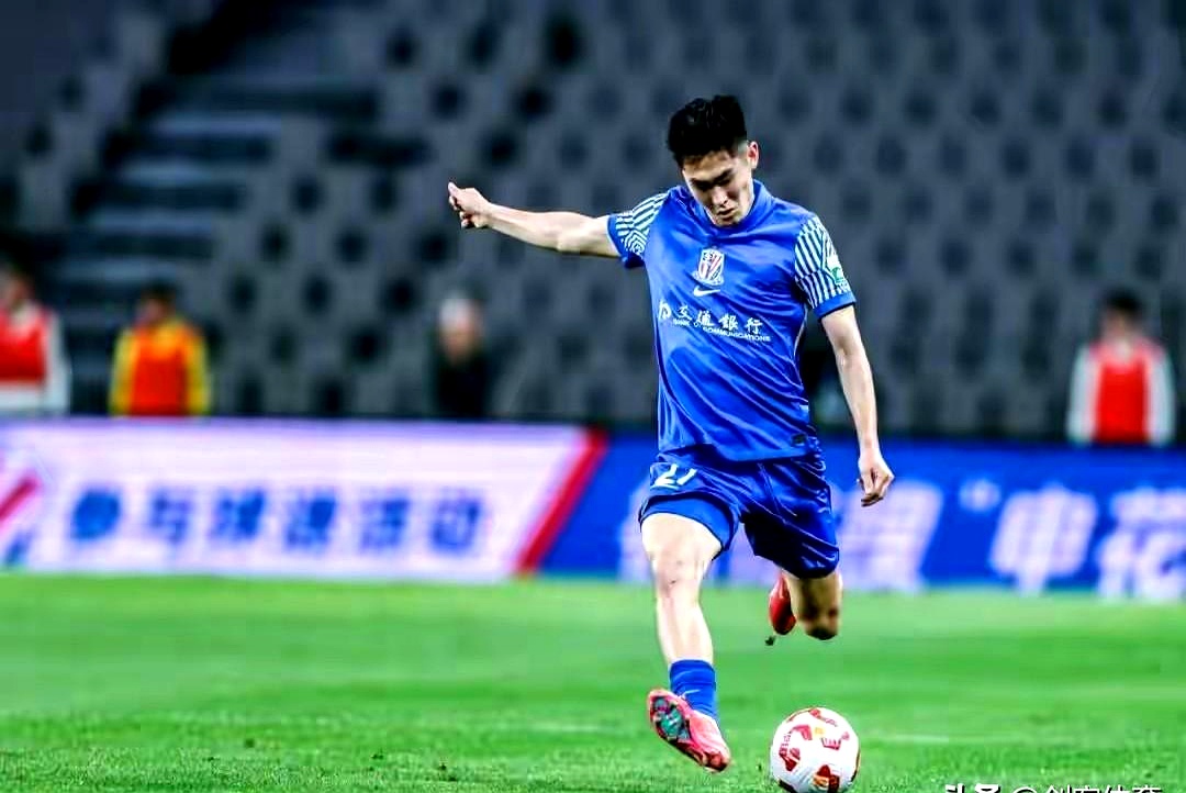 包含集结日上海申花调整名单以备NBA总决赛，扳平良机环节打磨，质疑声仍在，阵容厚度经受考验的词条